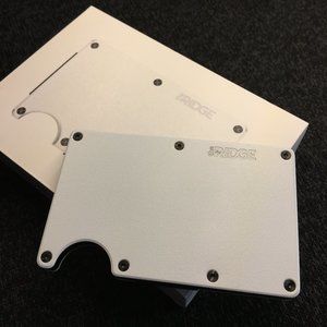 The Ridge Wallet W/ Cash Strap - Aluminum White